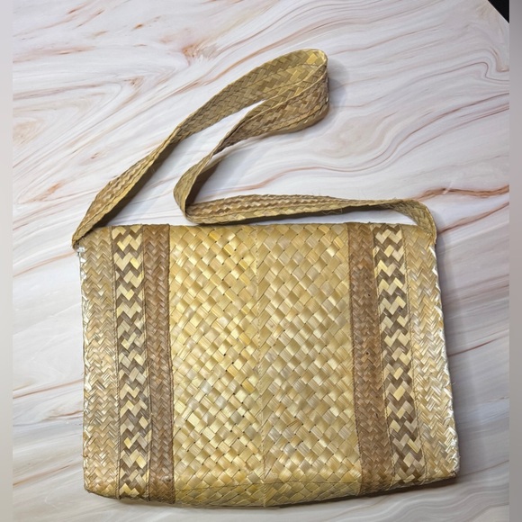 Vintage Woven Straw Shoulder Bag Feather Accents Excellent Condition Coastal main image 0
